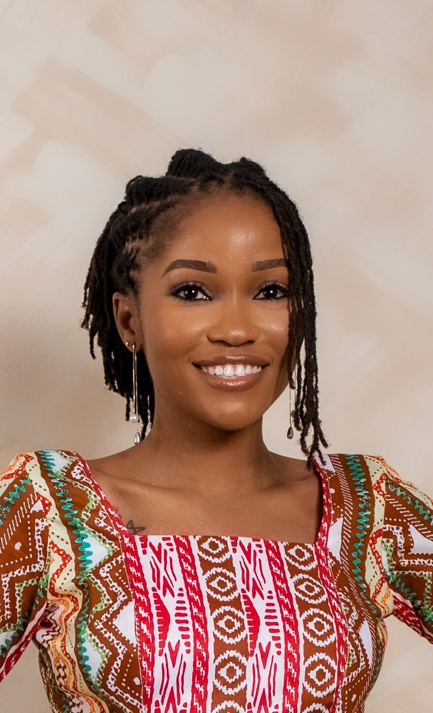 Professional portrait of Elsie Dumashie.